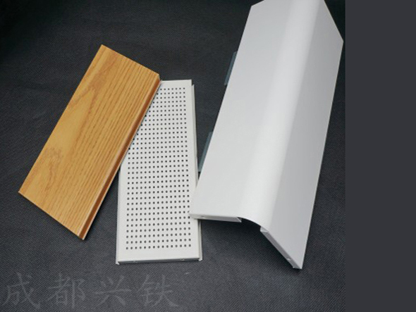 定制沖孔機房墻板，提升機房空間的差異化